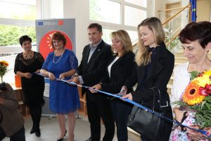 Slavnostního otevření nově zrekonstruované školky se zúčastnila radní pro evropské fondy a školství Irena Ropková společně s pražskou primátorkou Adrianou Krnáčovou. 